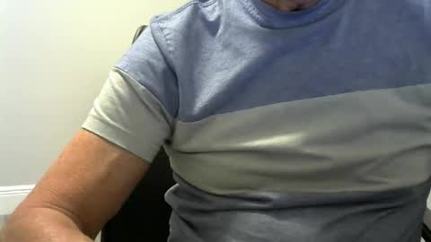 Snapshot of ossibottom chatting on November 6, 2025, 11:59 pm Ossi online show from November 6, 2025, 11:59 pm