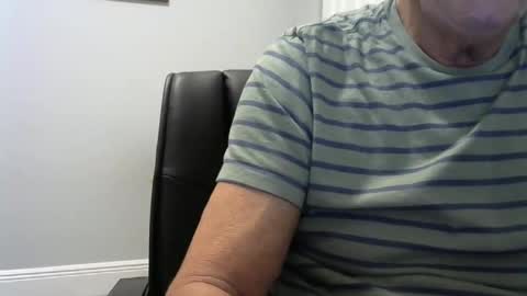 Snapshot of ossibottom chatting on November 10, 2025, 10:42 pm Ossi online show from November 10, 2025, 10:42 pm