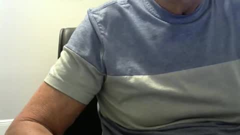 Snapshot of ossibottom chatting on November 18, 2025, 1:55 am Ossi online show from November 18, 2025, 1:55 am