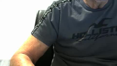 Snapshot of ossibottom chatting on November 27, 2025, 12:02 am Ossi online show from November 27, 2025, 12:02 am