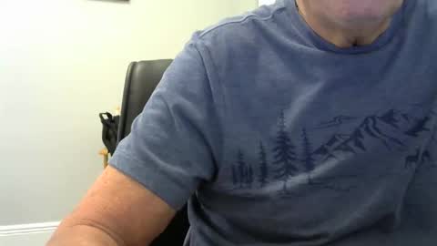 Snapshot of ossibottom chatting on December 3, 2025, 2:48 pm Ossi online show from December 3, 2025, 2:48 pm