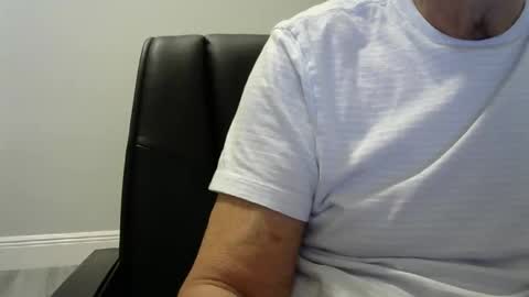 Snapshot of ossibottom chatting on January 13, 2026, 2:17 am Ossi online show from January 13, 2026, 2:17 am