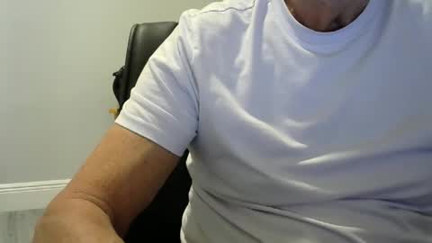 Snapshot of ossibottom chatting on January 17, 2026, 10:13 pm Ossi online show from January 17, 2026, 10:13 pm