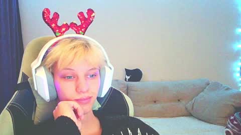 Snapshot of ostin_meoww chatting on December 11, 2024, 1:17 pm Ostin online show from December 11, 2024, 1:17 pm