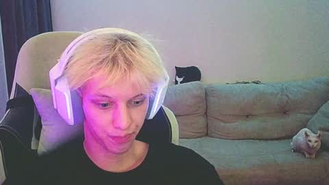 Snapshot of ostin_meoww chatting on December 22, 2024, 5:53 pm Ostin online show from December 22, 2024, 5:53 pm
