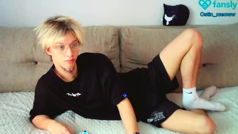Snapshot of ostin_meoww chatting on February 27, 2025, 7:01 am Ostin online show from February 27, 2025, 7:01 am