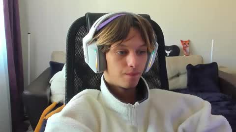 Snapshot of ostin_meoww chatting on September 15, 2025, 3:50 am Ostin online show from September 15, 2025, 3:50 am