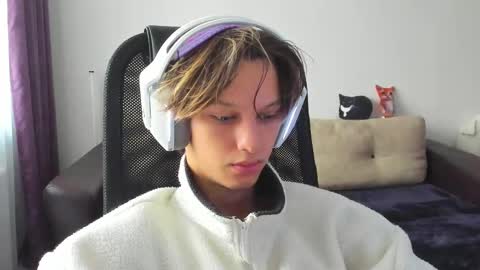 Snapshot of ostin_meoww chatting on October 6, 2025, 3:26 am Ostin online show from October 6, 2025, 3:26 am