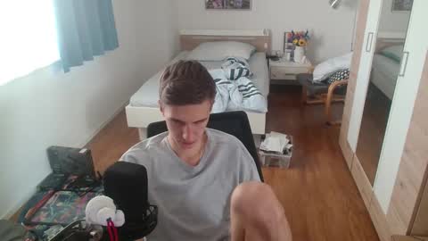 Snapshot of overkneebabe chatting on March 10, 2026, 7:46 am OverkneeBabe online show from March 10, 2026, 7:46 am