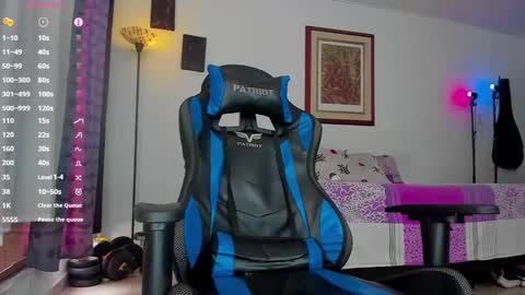 Snapshot of oween_roberts chatting on January 15, 2025, 1:41 pm Oween online show from January 15, 2025, 1:41 pm