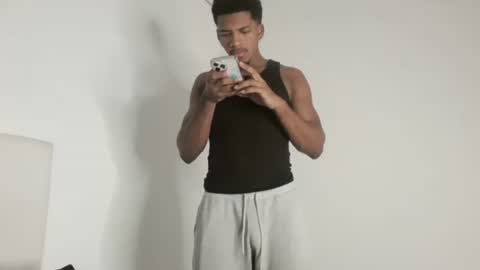 Snapshot of owen_222 chatting on December 17, 2025, 11:00 pm Owen online show from December 17, 2025, 11:00 pm