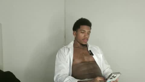 Snapshot of owen_222 chatting on December 22, 2025, 10:18 pm Owen online show from December 22, 2025, 10:18 pm