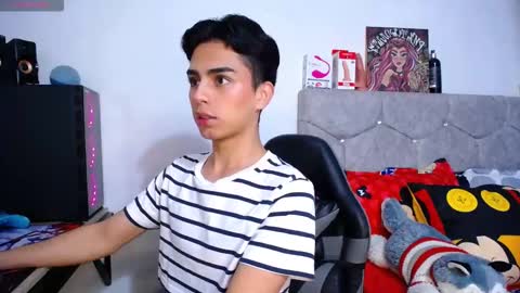 Owen  Independent model  online show from December 2, 2025, 6:30 am