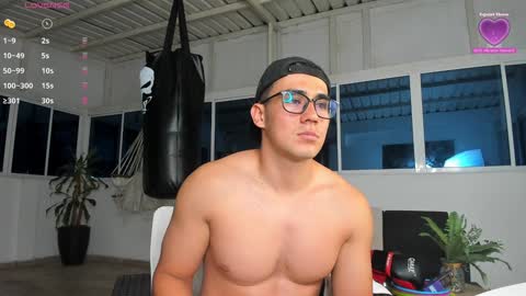 Snapshot of owengray2_ chatting on December 9, 2024, 6:55 am Owen online show from December 9, 2024, 6:55 am