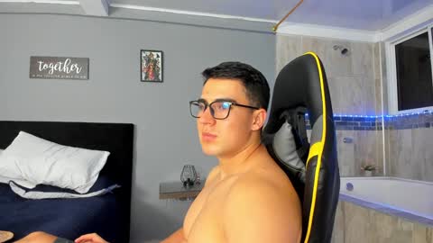 Snapshot of owengray2_ chatting on January 14, 2025, 1:58 am Owen online show from January 14, 2025, 1:58 am