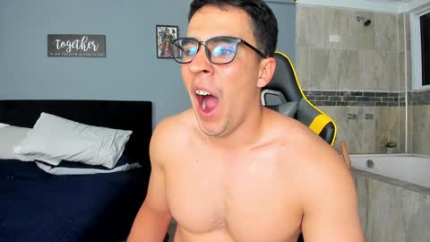 Snapshot of owengray2_ chatting on January 19, 2025, 3:18 am Owen online show from January 19, 2025, 3:18 am