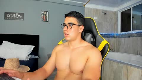 Snapshot of owengray2_ chatting on January 20, 2025, 4:54 am Owen online show from January 20, 2025, 4:54 am