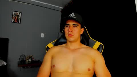 Snapshot of owengray2_ chatting on September 17, 2025, 2:13 am Owen online show from September 17, 2025, 2:13 am