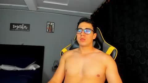 Snapshot of owengray2_ chatting on September 24, 2025, 2:15 am Owen online show from September 24, 2025, 2:15 am