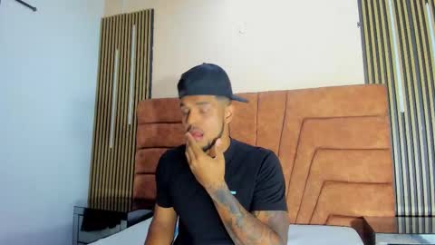 Snapshot of owenn_leee chatting on December 18, 2025, 3:29 pm OWEN online show from December 18, 2025, 3:29 pm