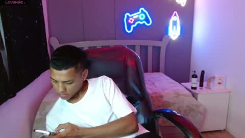 Snapshot of owenstone chatting on December 20, 2024, 1:14 am OWEN online show from December 20, 2024, 1:14 am