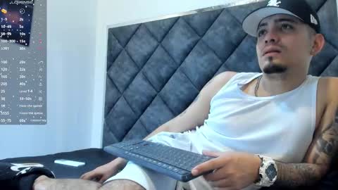 O W E N - S T O N E online show from November 15, 2025, 1:18 pm