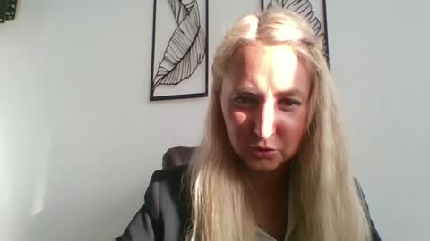 Snapshot of oxifoxi chatting on October 7, 2025, 6:32 am oxifoxi online show from October 7, 2025, 6:32 am