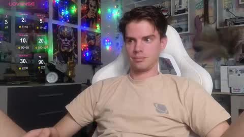 Snapshot of oxmikexo chatting on December 18, 2025, 2:23 pm Mike online show from December 18, 2025, 2:23 pm