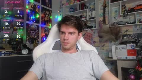 Snapshot of oxmikexo chatting on December 21, 2025, 12:23 pm Mike online show from December 21, 2025, 12:23 pm