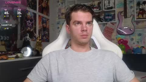 Snapshot of oxmikexo chatting on January 13, 2026, 12:54 pm Mike online show from January 13, 2026, 12:54 pm