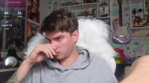 Snapshot of oxmikexo chatting on February 6, 2026, 2:53 pm Mike online show from February 6, 2026, 2:53 pm