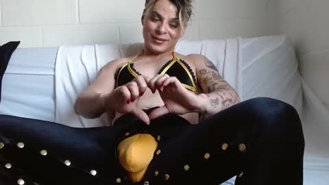 Snapshot of oxxy_jean chatting on December 16, 2024, 9:31 pm Jeannifer online show from December 16, 2024, 9:31 pm