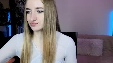 Oxy Foxie online show from May 25, 2026, 9:10 pm