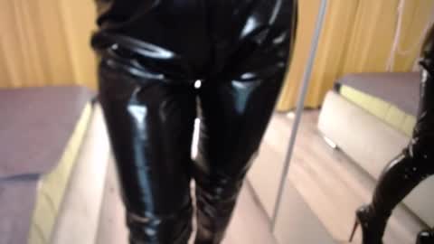 Snapshot of oxyser3nity chatting on December 3, 2025, 12:47 pm oxyser3nity online show from December 3, 2025, 12:47 pm