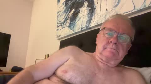ozhairybearxxxx online show from December 3, 2024, 11:01 am