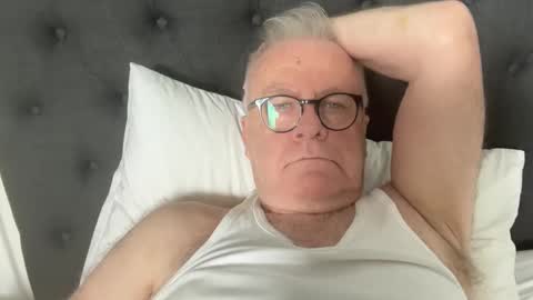 ozhairybearxxxx online show from December 28, 2024, 1:50 am