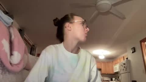 paisleysnowxo online show from March 11, 2025, 2:32 am