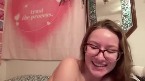 paisleysnowxo online show from March 11, 2025, 5:38 am