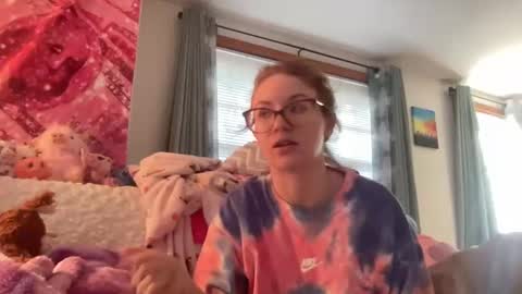 paisleysnowxo online show from October 6, 2025, 6:49 pm