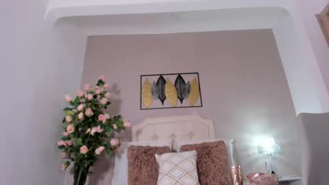 Pamela Duque  online show from February 6, 2025, 9:43 am