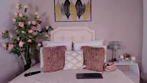 Pamela Duque  online show from February 27, 2025, 2:42 am