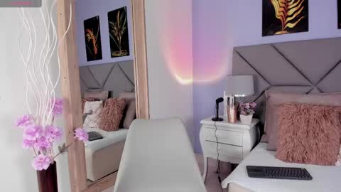 Pamela Duque  online show from September 28, 2025, 12:32 pm