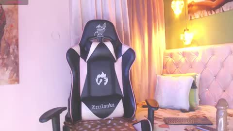 Snapshot of pamelaflores chatting on January 18, 2025, 1:08 am Pamela online show from January 18, 2025, 1:08 am