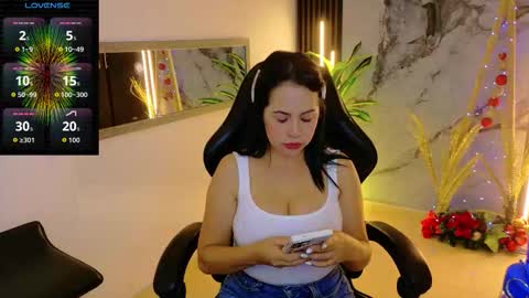 Paola online show from November 30, 2025, 1:53 am