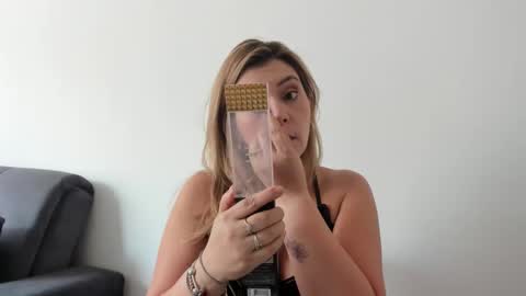 Snapshot of pamelaquenn_2 chatting on September 14, 2025, 3:33 pm PAMELA QUEEN online show from September 14, 2025, 3:33 pm