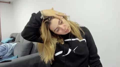 Snapshot of pamelaquenn_2 chatting on September 30, 2025, 2:16 am PAMELA QUEEN online show from September 30, 2025, 2:16 am