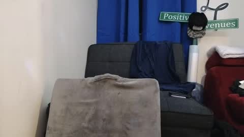 Snapshot of pantslesstraveler_plt chatting on March 8, 2025, 12:30 pm PantsLessTraveler online show from March 8, 2025, 12:30 pm