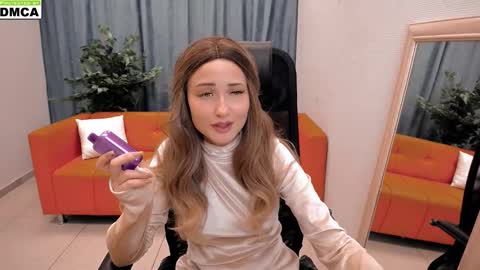 Snapshot of paradox_666_ chatting on October 1, 2025, 9:37 am Louise online show from October 1, 2025, 9:37 am