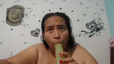 Snapshot of pareja_explosivasexx chatting on December 26, 2024, 9:44 am Luna online show from December 26, 2024, 9:44 am