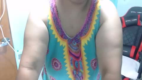 Snapshot of pareja_explosivasexx chatting on October 21, 2025, 7:42 am Luna online show from October 21, 2025, 7:42 am